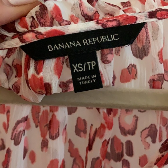 Beautiful Banana Republic blouse, never worn - Picture 2 of 3